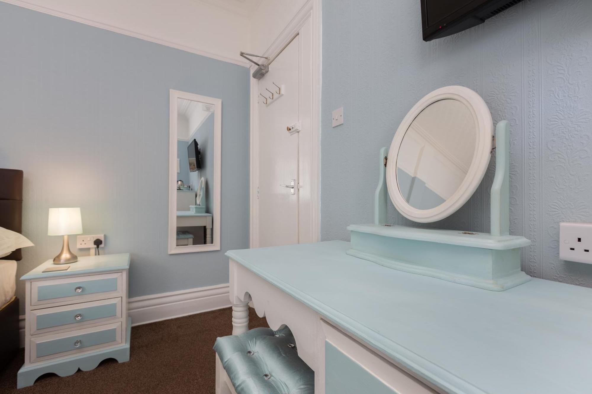 The Beechcliffe Hotel - Over 35'S Only Blackpool Bilik gambar
